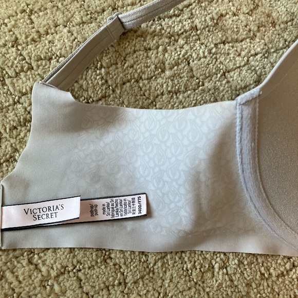 SOLD! NWOT VS push up bra, 34DD - Picture 6 of 7